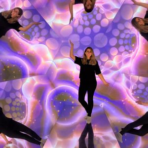 KONTRAST_ hier kann man eintauchen in ein riesiges begehbares Kaleidoskop